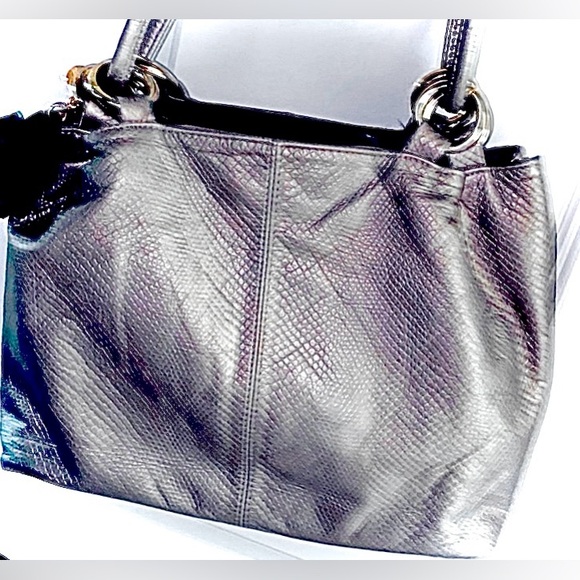 Vintage Vanessa bag made in Korea I added charm. - Picture 6 of 12